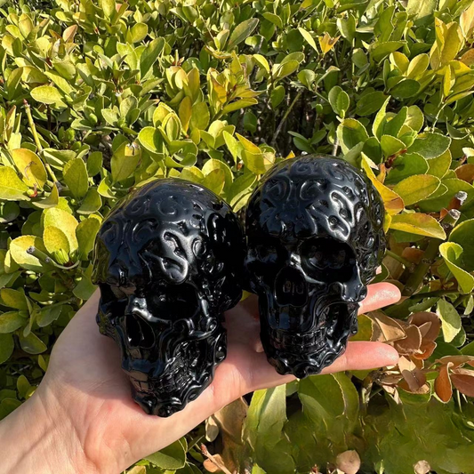 1PCS Fine natural pattern hand-carved skull ornaments craving