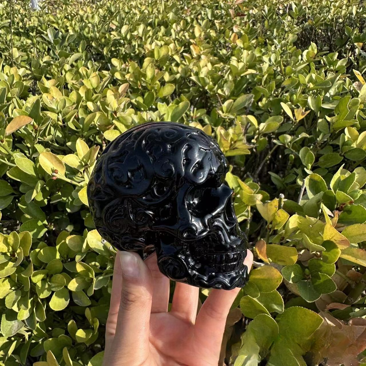 1PCS Fine natural pattern hand-carved skull ornaments craving